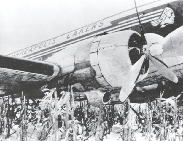 Lakers plane in cornfield